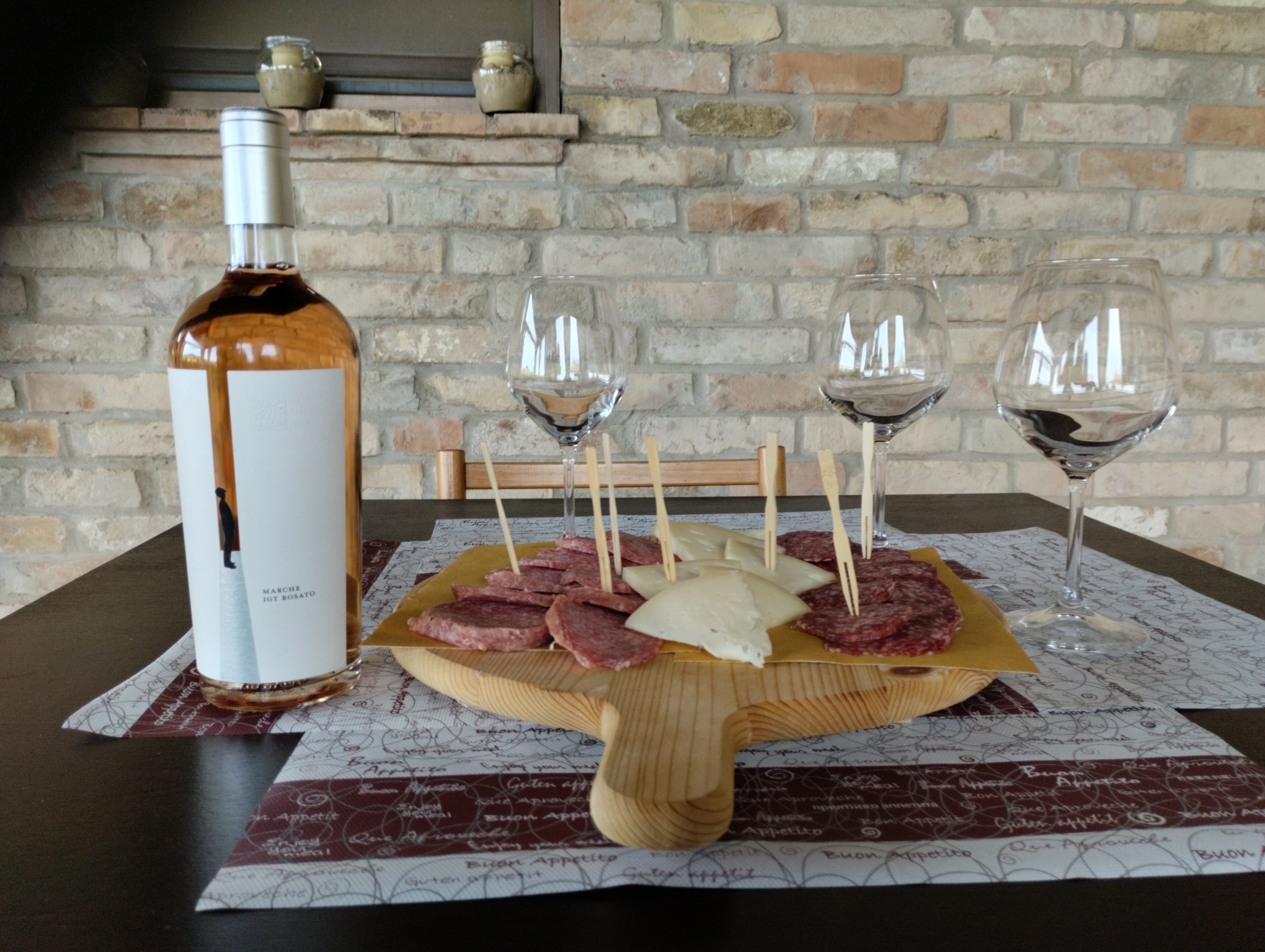 Aperitivo con prodotti nostrani